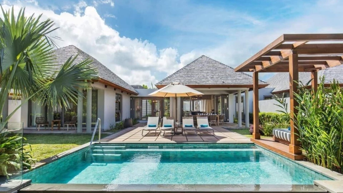 Plaine Magnien Apartment | Spacious 2BR Villa with Private Pool! Direct Beach Access, Free Parking!