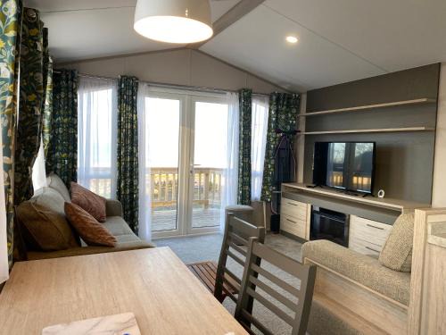 Muasdale Ski Chalet | Muasdale - Shore View
