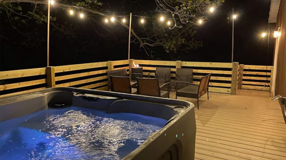 Canandaigua House | Mud Creek Lodge .1 mi to Bristol Mountain/Hot Tub/Creek