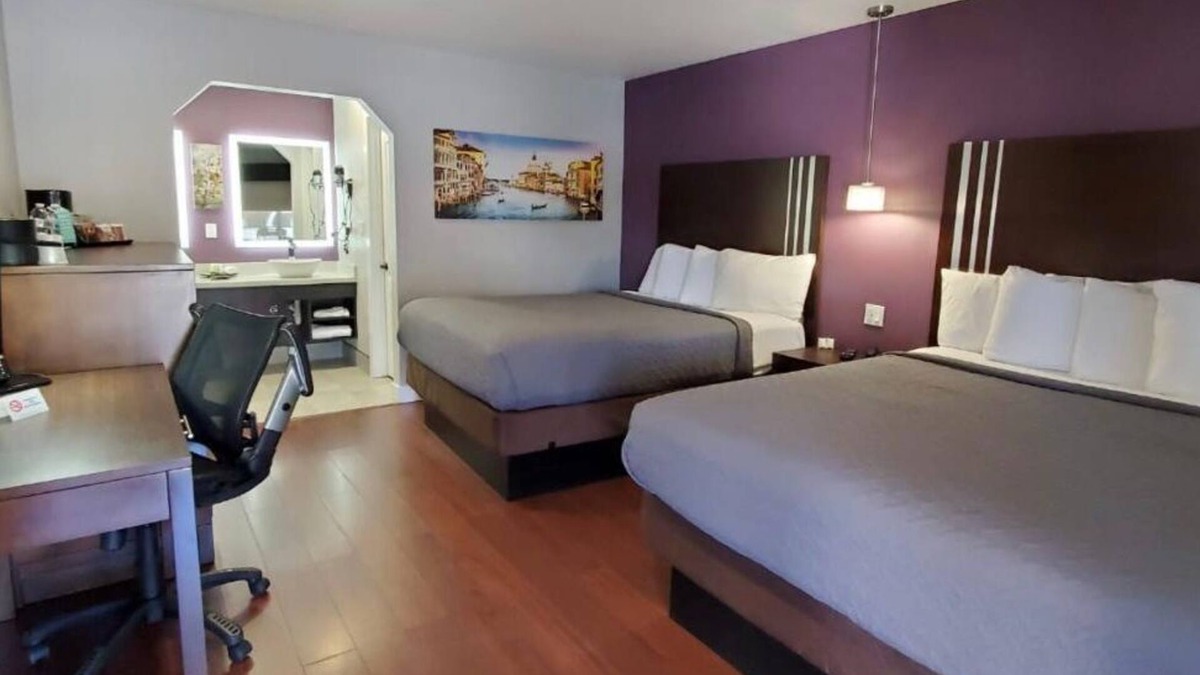 Martinez Hotel | Muir Lodge Motel