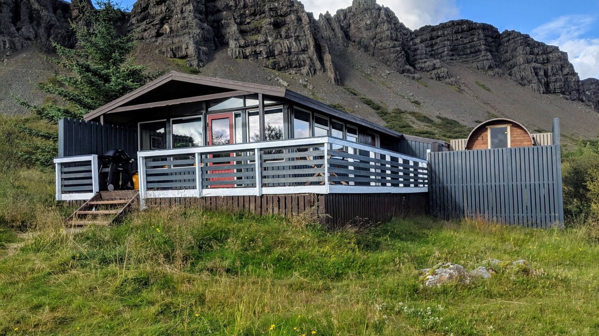 Borgarnes Cabin | Múlakot 3 - Cosy cabin with a sauna and panoramic view from the living room