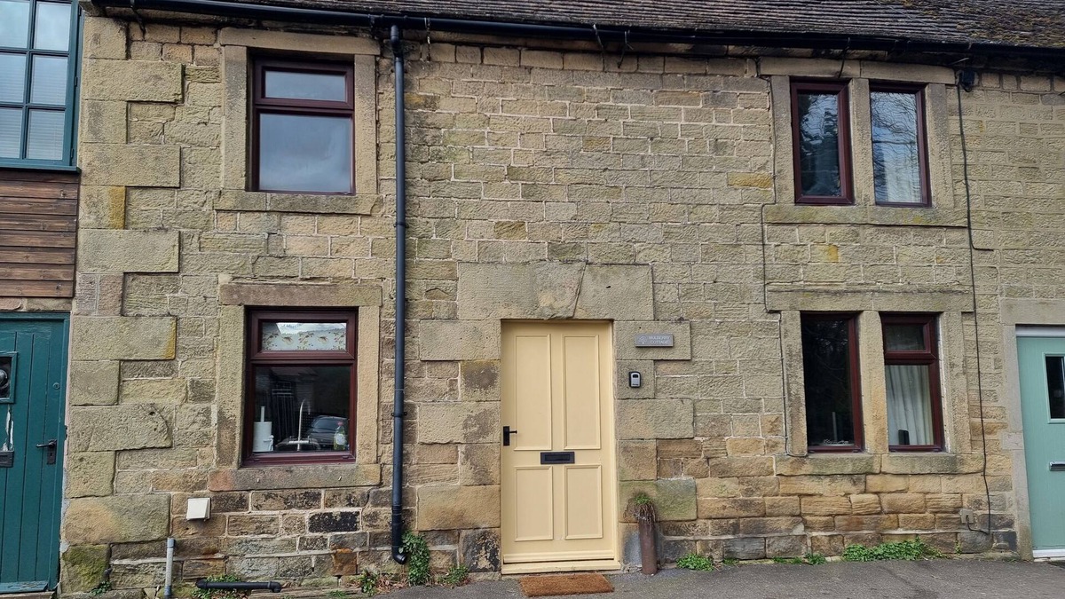 Youlgreave Cottage | MULBERRY COTTAGE, pet friendly, with open fire in Youlgreave
