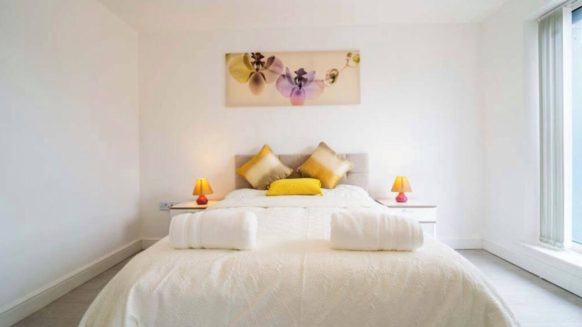 Acresford House | Mulberry garden Coventry accommodation near university of Warwick.