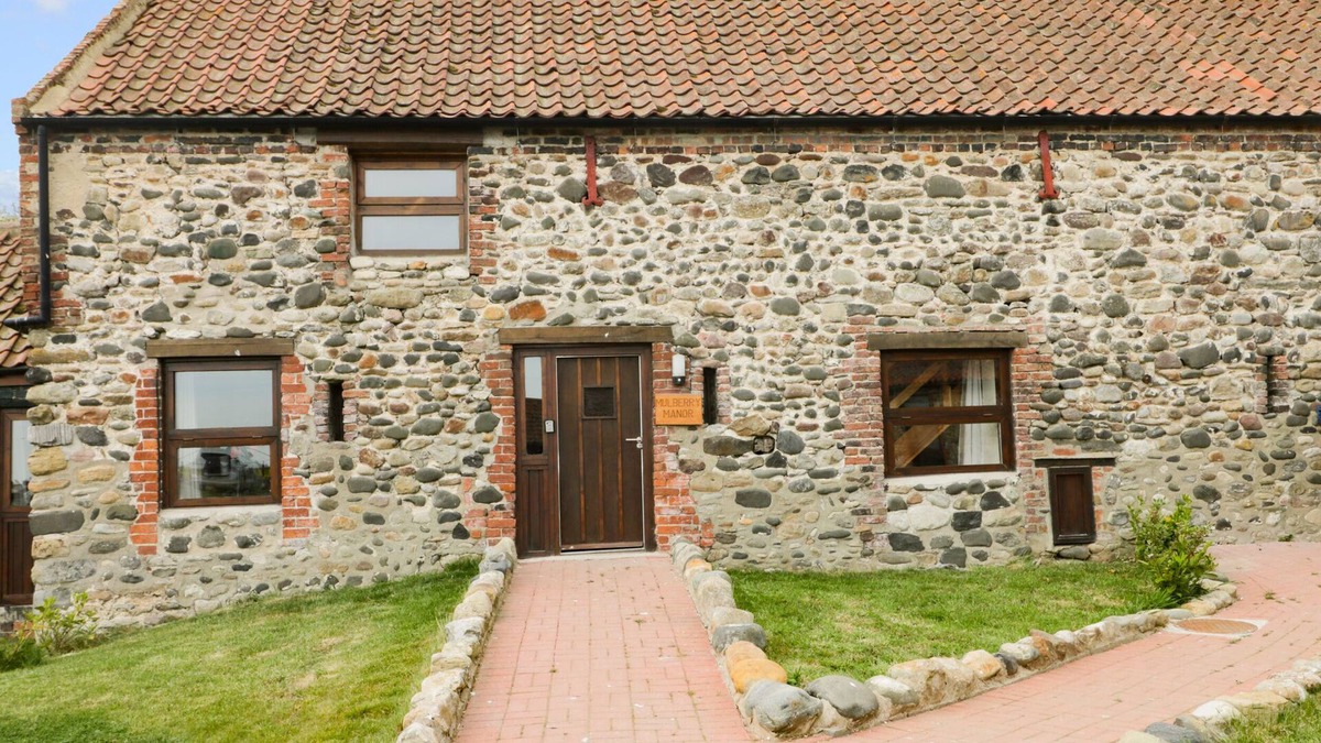 Tunstall Cottage | MULBERRY MANOR, pet friendly, character holiday cottage in Withernsea