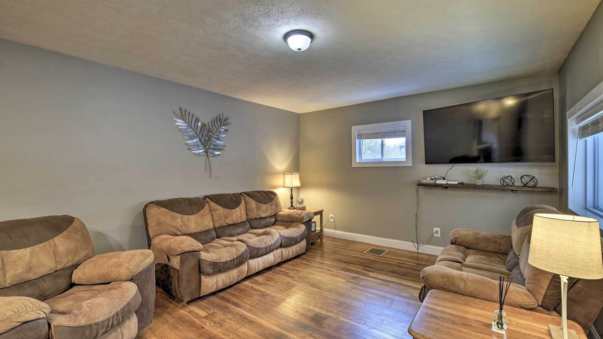 Mullens Cabin | Mullens Cabin w/Gas Grill & Mountain Views!
