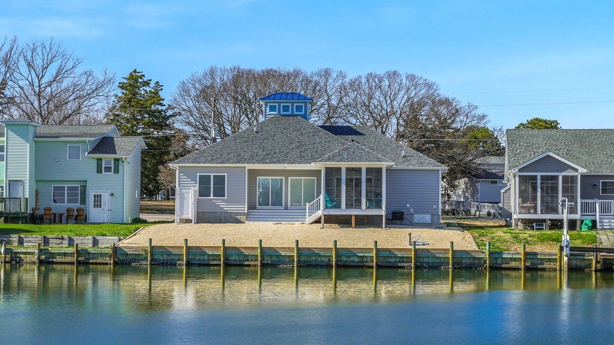 Greenbackville House | Mulligan Home - Waterfront w/boat dock & community pools!