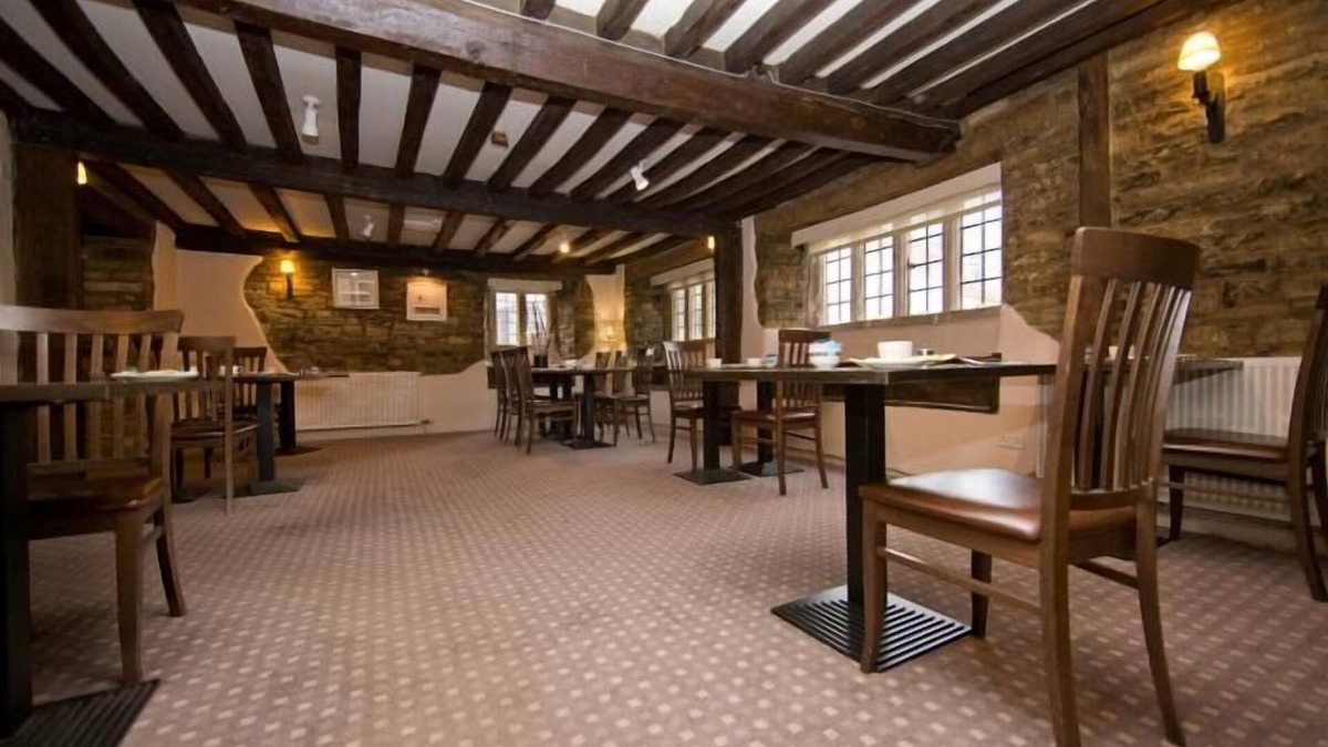 Street Bed & Breakfast | Mullions 51 B&B