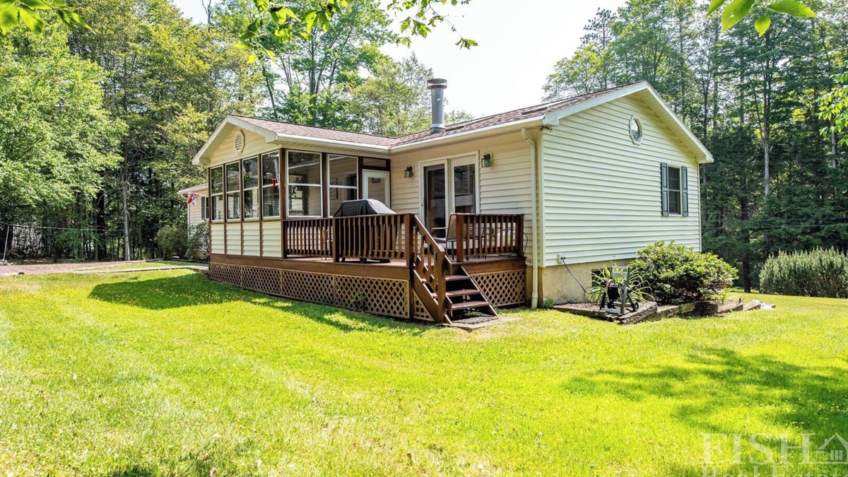 Laporte House | "Mulrooney's" is a ranch style home offering everything on the main level in Lake Mokoma