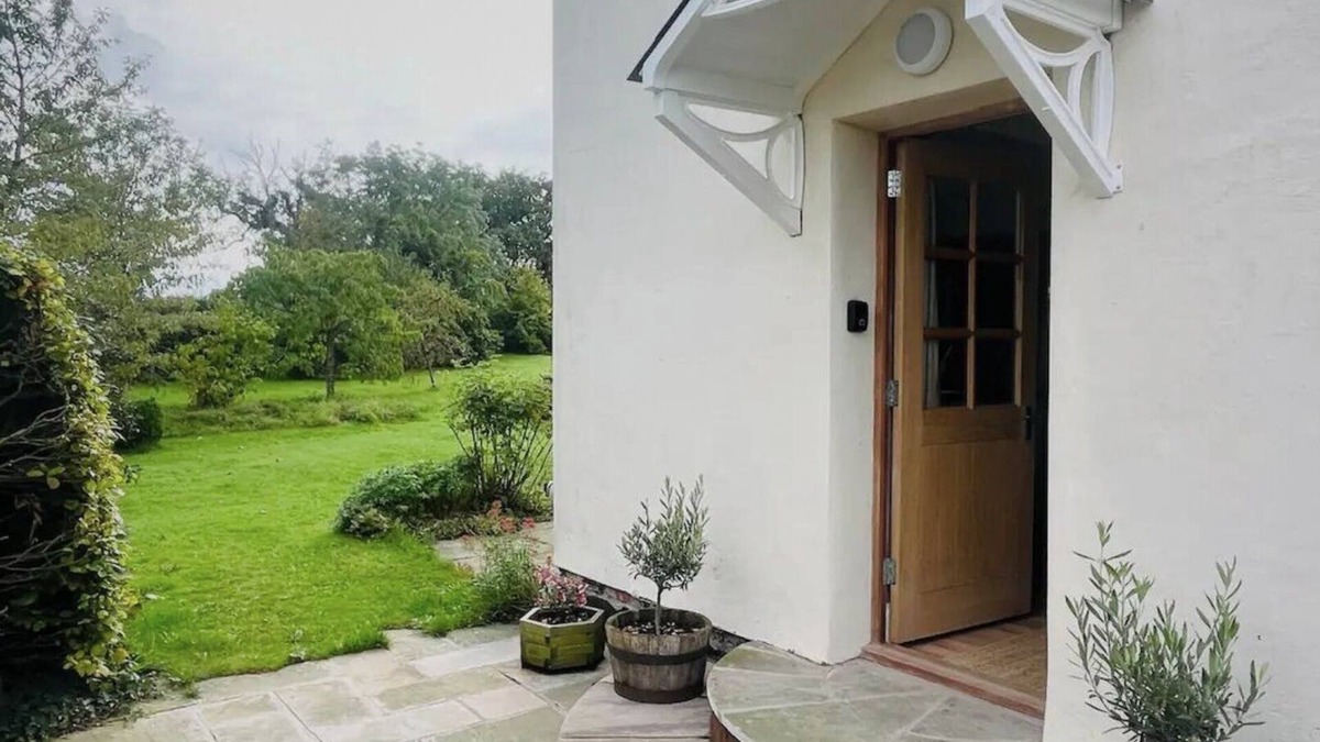 Overton-on-dee Cottage | Mulsford Country Cottage