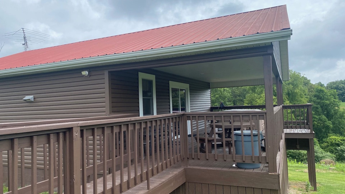Logan Cabin | Multi-family cabin with two living spaces. Suitable for 8 guests.