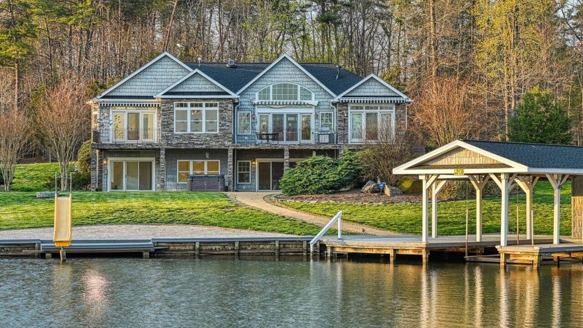 Bumpass House | Multi-family DREAM - LAKEFRONT w/private lagoon. Sleeps 20 w/TWO full kitchens