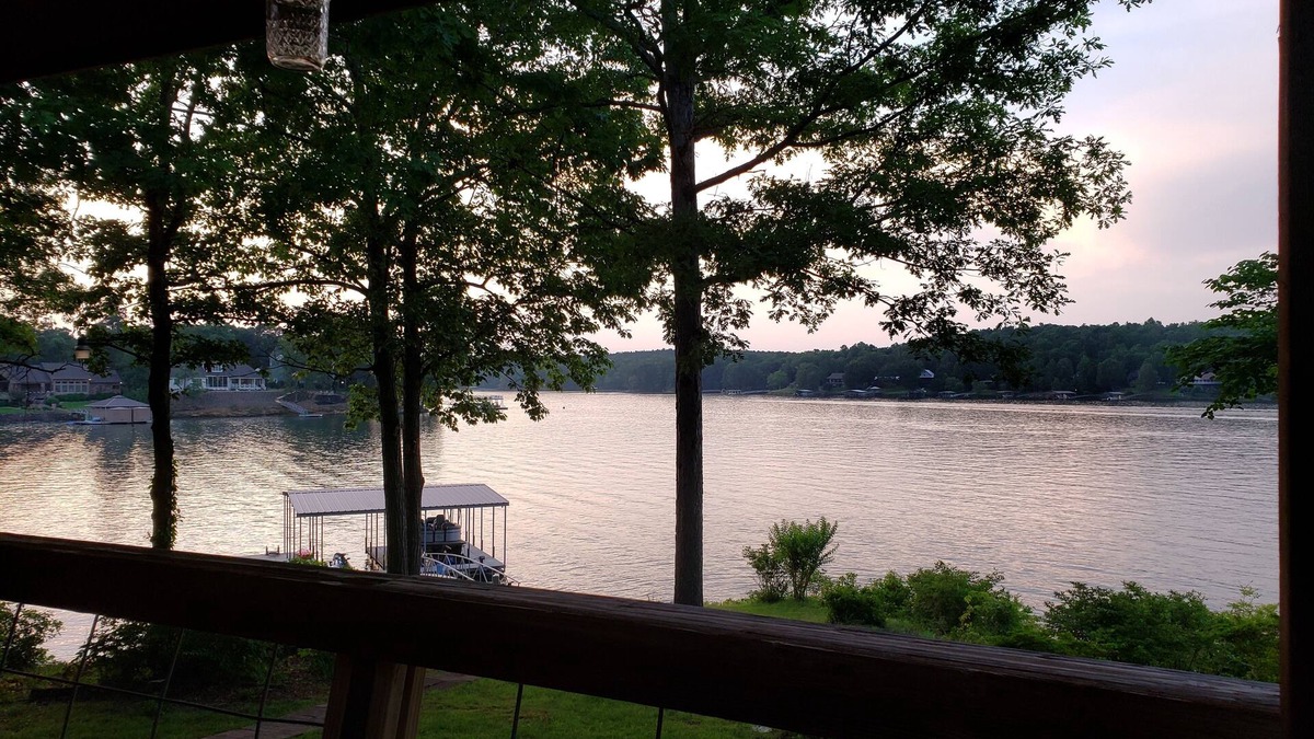 Jasper House | Multi-family house on Smith Lake! Boat dock, swim pier, and plenty of space!