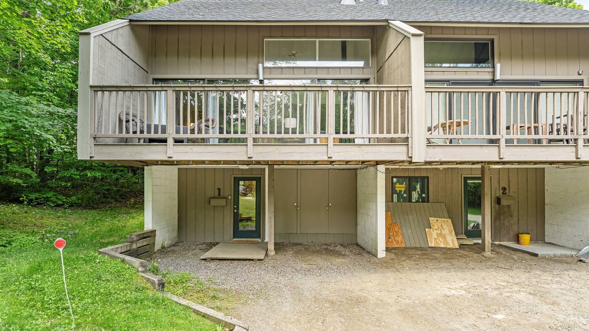 Warren House | Multi-Level Home w/Free WiFi, Washer/Dryer, Shared Pool, Gas Fireplace, and Deck