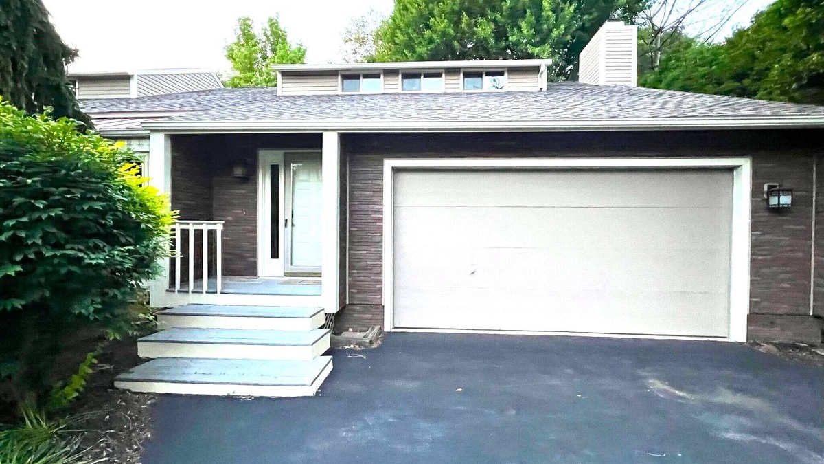 Sandusky House | Multi-level Large Home-minutes from Cedar Point!