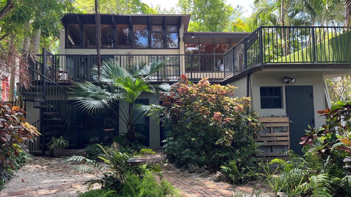 Southwest Coconut Grove House | Multi level tropical paradise - 3-bedroom house in tropical Coconut Grove
