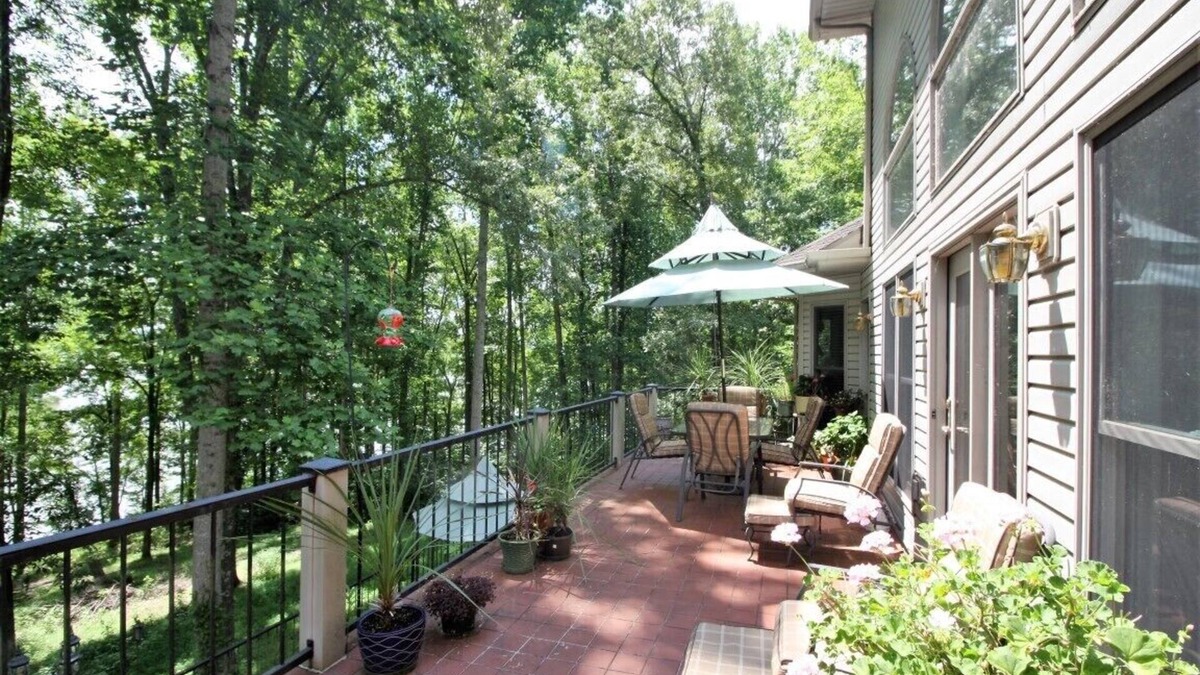 Cadiz House | MULTIFAMILY - PERFECT FOR FAMILY REUNION FOR HOLIDAYS -Pool Table nPing Pong