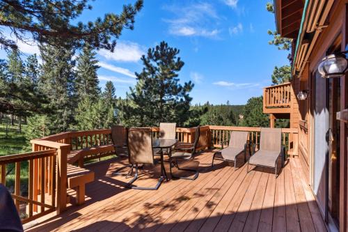 Woodland Park House | Multiple Decks, Solarium Sitting Room, Dog Friendly, Office Space