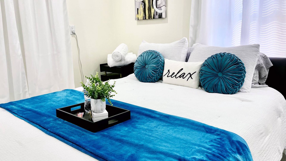 Utica Apartment | Multiple House 10 People WI-FI Central Utica NY.
