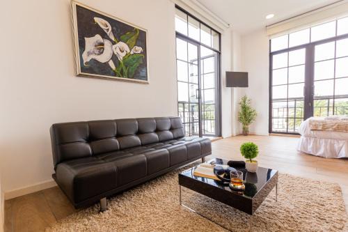 Cumbaya Apartment | Mumbai Corner View Studio