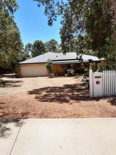 Mundaring Bed & Breakfast | Mundaring Bed and Breakfast