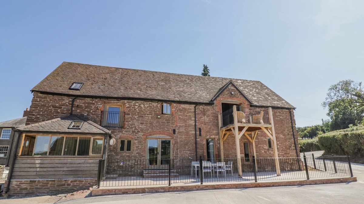 Hay-on-Wye Cottage | MUNDERFIELD MILL, pet friendly, with open fire in Bishop's Frome