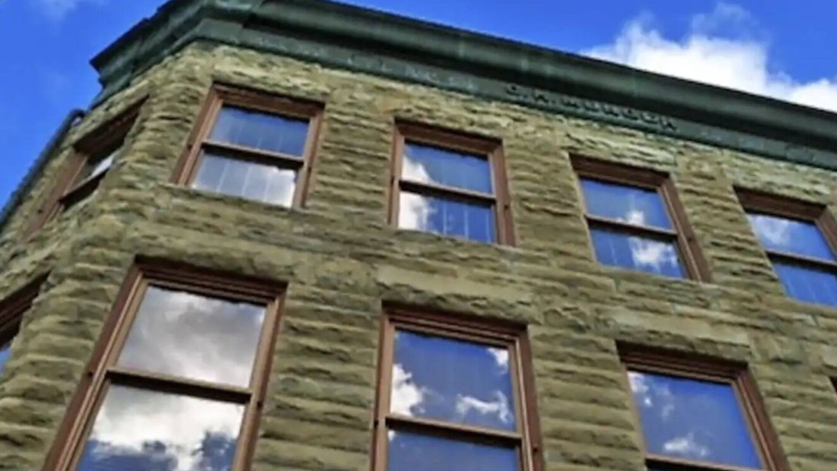 Geneva Apartment | Munger Lofts Boutique 2nd Floor w/Half Kitchen