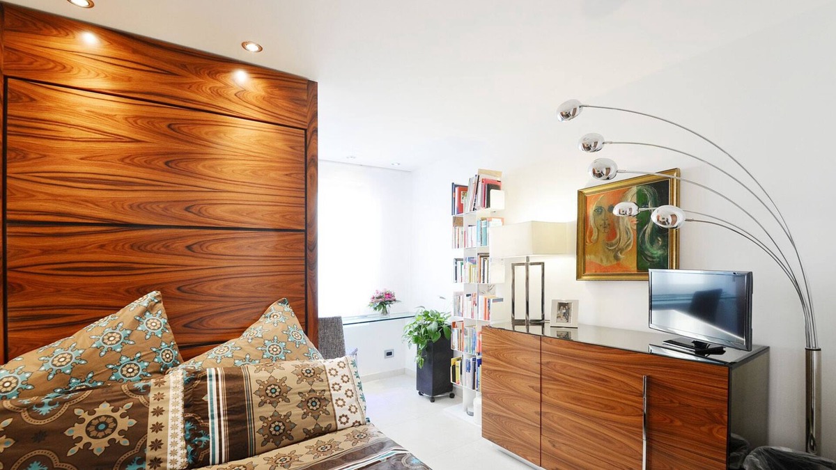 Lehel Apartment | Munich city center 2BR luxury apartment, balcony, stove