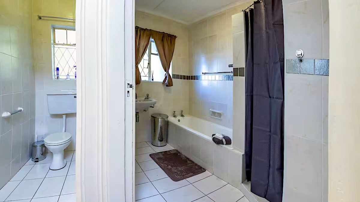 Port Elizabeth House | Munro House l Family-Friendly City Getaway with Ocean Views l Sleeps 8