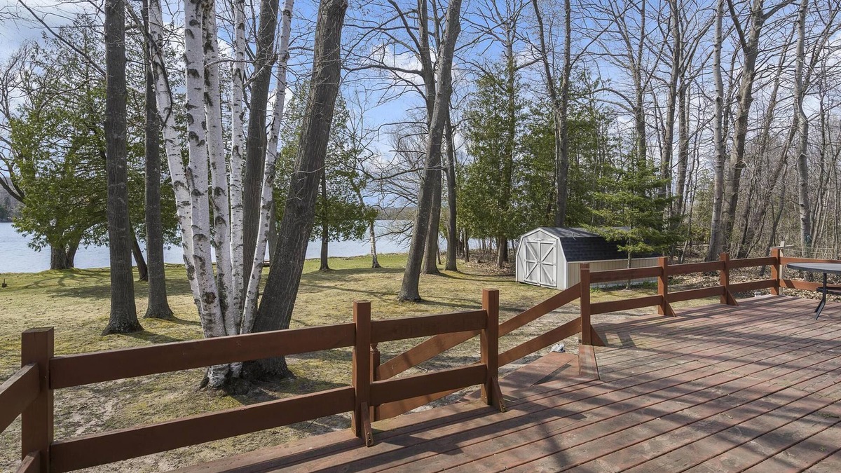 Levering House | Munro Lake House Central Location to Northern Michigan's Favorite Activities!
