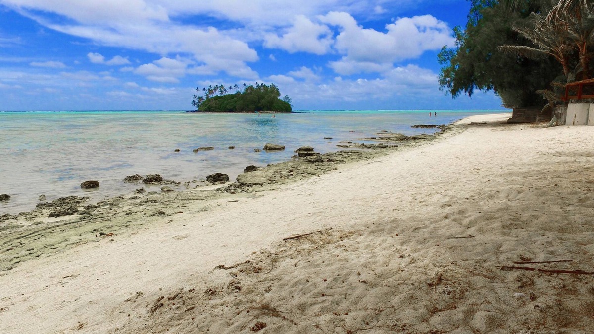 Muri House | Muri Beach House - Right on the Beach Perfect for families