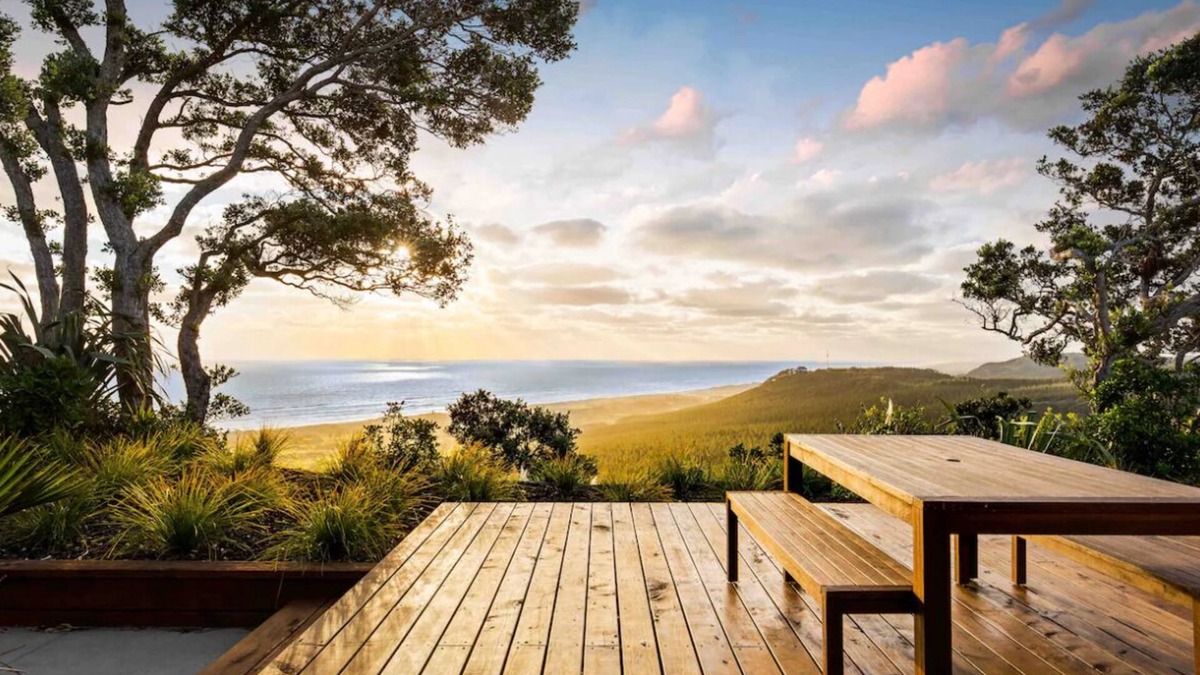 Muriwai House | Muriwai Beach House- Cliff Top Oasis
