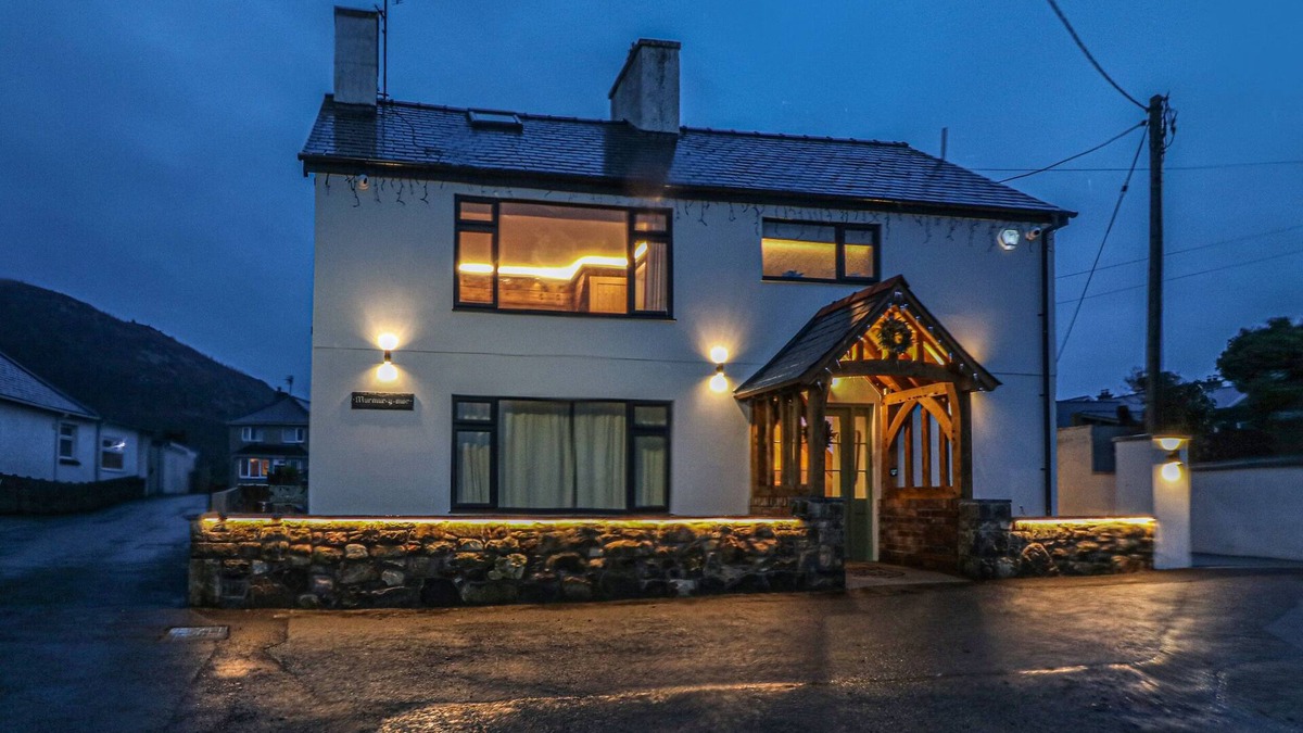 Nefyn Cottage | MURMUR Y MOR, family friendly, luxury holiday cottage in Nefyn