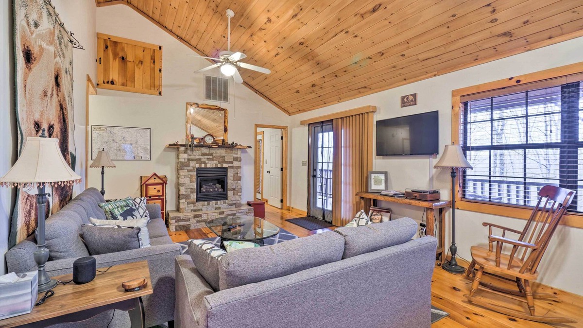Murphy Cabin | Murphy Family Cabin w/Fire Pit & Forest Views!