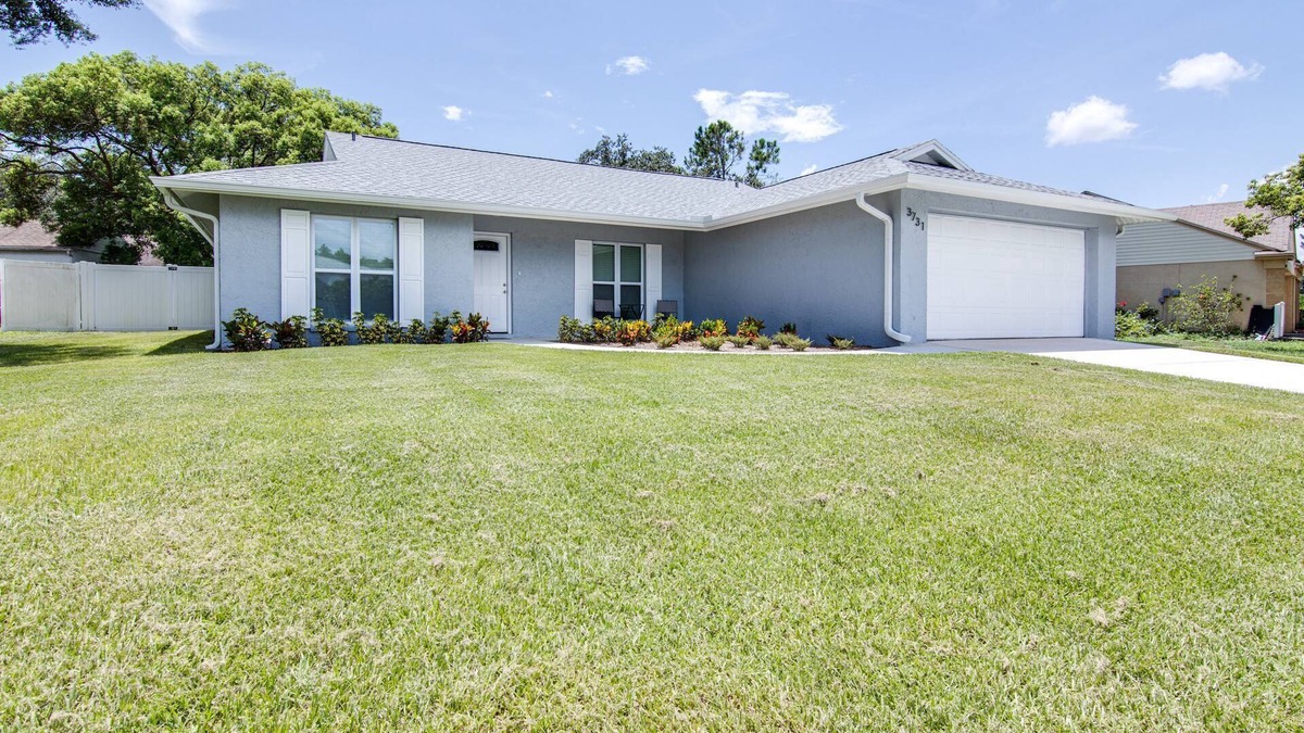 Bloomingdale House | Murray Dale Hideaway – Spacious 3BR Home w/Sunroom, Fenced Yard & Pet-Friendly Comfort Near Tampa!