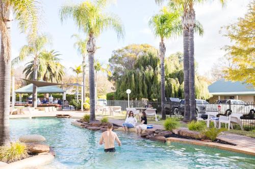 Swan Hill Hotel | Murray Downs Resort