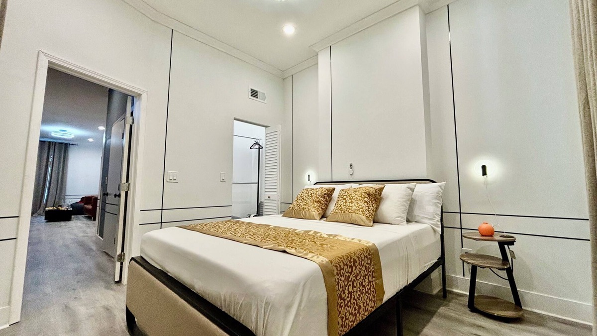 Downtown St. Louis Condo | Muse in the city’s historic district near Aquarium, Zoo, Wheels, Arch, Stadium