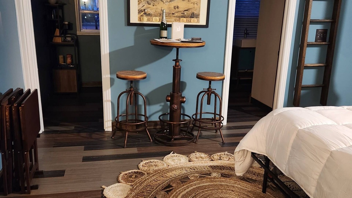Muskegon Apartment | Muskegon Lake View Loft studio/kitchenette