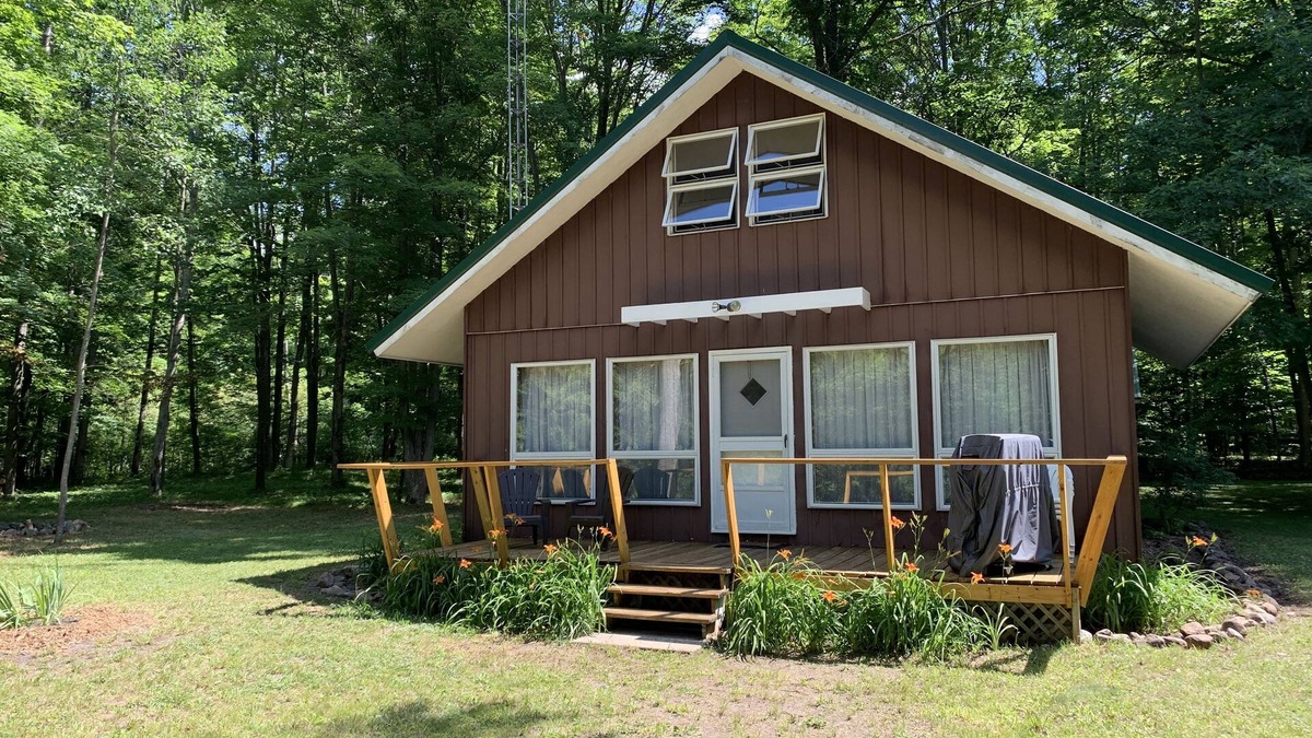 Paris Cabin | Muskegon River Cabin