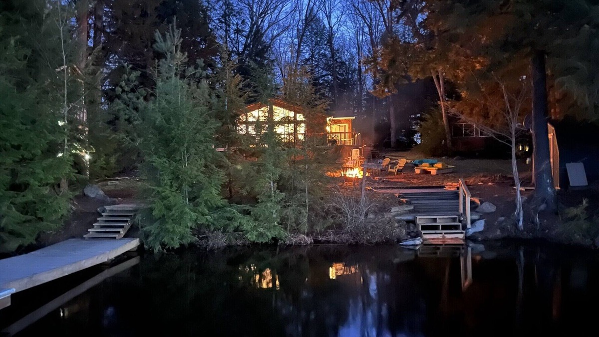 Bracebridge Cottage | Muskoka Family Paradise! *Hot Tub* *Lakefront* *Fire Pit* *Snow Trails*