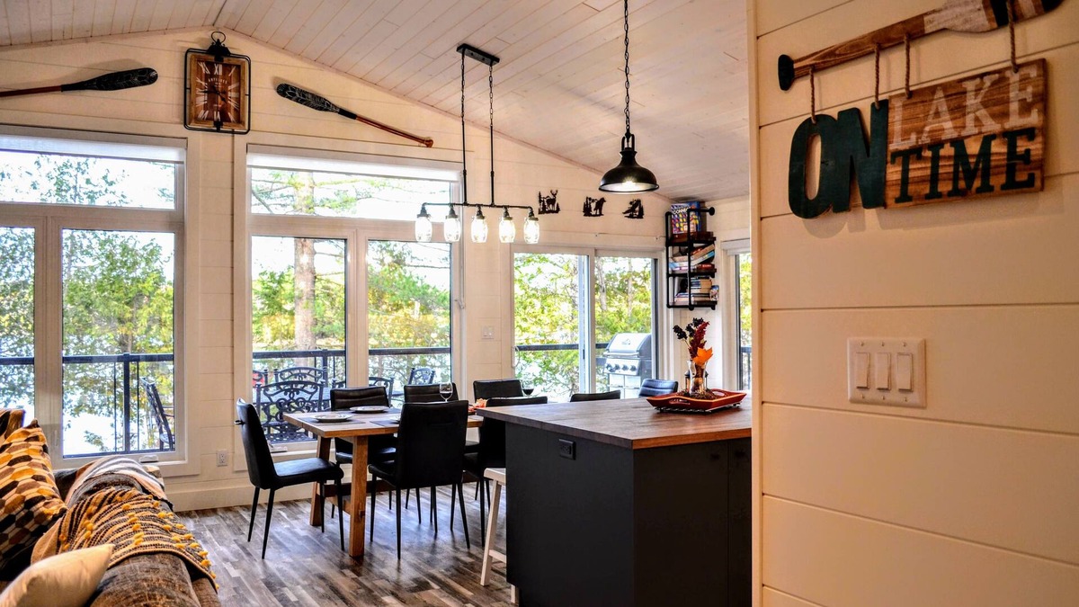 Lake of Bays Cottage | Muskoka Getaway on Peninsula Lake, Beautifully Decorated New Built Cottage