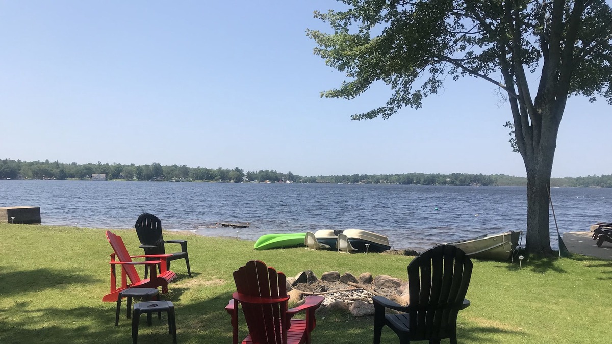 Port Stanton Cottage | Muskoka Point Zen - Lake Beach HotTub Wifi Toys. SUMMER MINIMUM 3 Nights