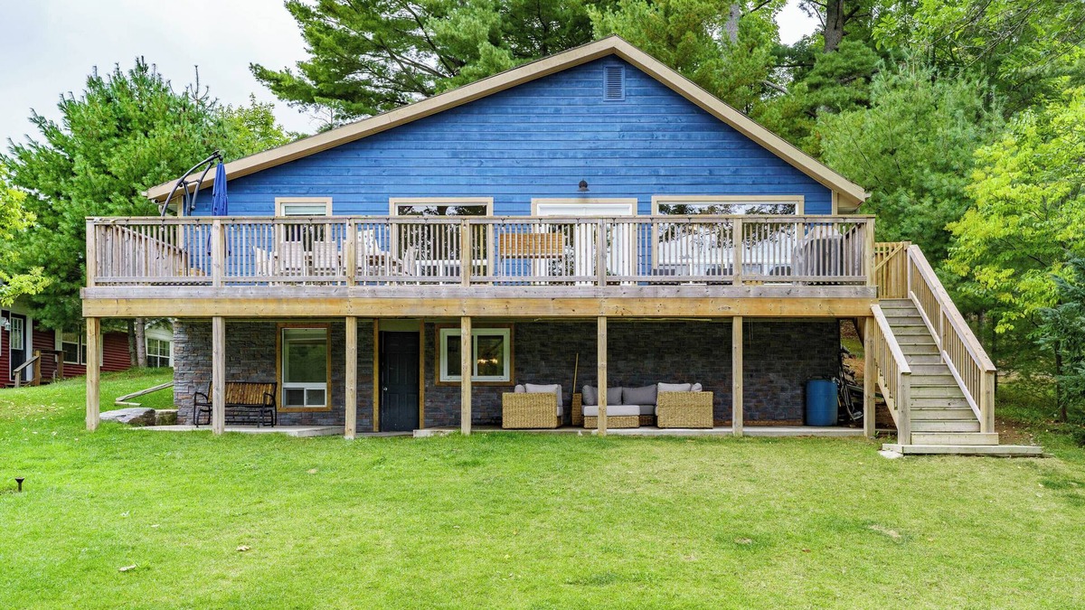 Port Carling Cottage | Muskoka Riverside Retreat on the Indian River in the heart of Port Carling