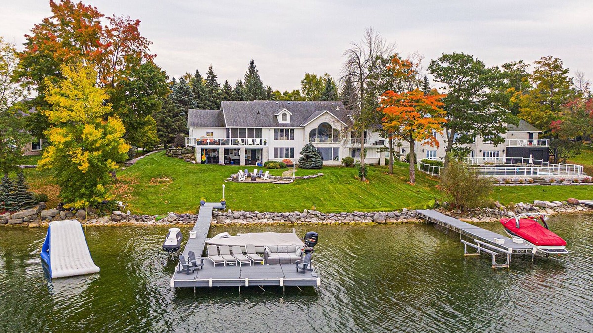 Orillia House | Muskoka Style Luxury Cottage