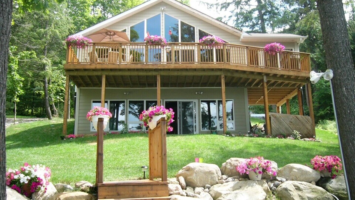 Utterson House | Muskoka Viceroy Lake Front Home