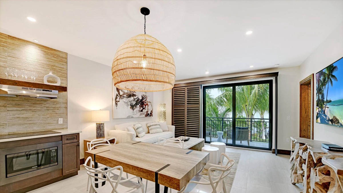 Holmes Beach Resort | MUST...BUILD...SANDCASTLES!...... Tons of room in these 2 bedroom suites at Bali Hai