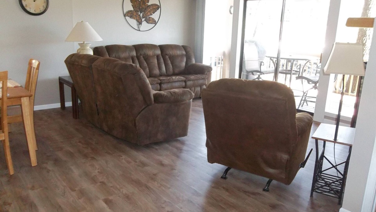 Lake Ozark Condo | Must see! Beautiful updated condo! Few steps to condo & docks! Electric Grill!