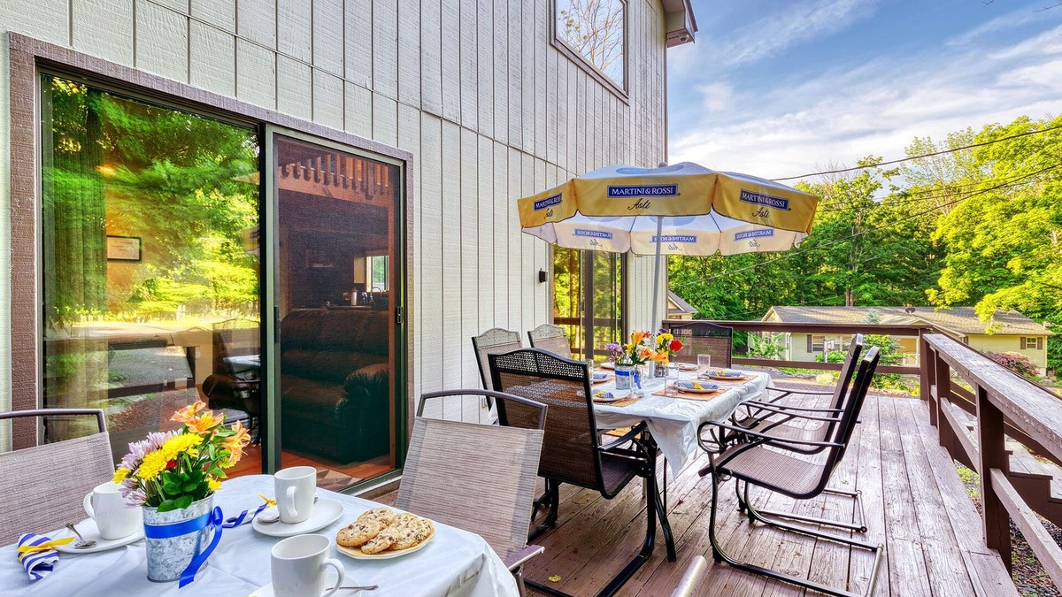 Lake Ariel House | Must see the Up Cabin in the Hideout
