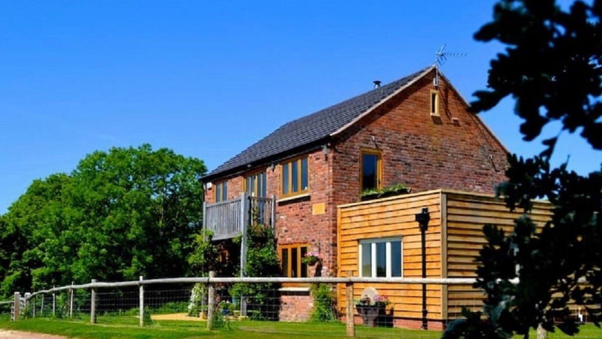 Moreton Valence House | Mutton Barn - The Best rural holiday property in Warwickshire - 4 Guest Unit