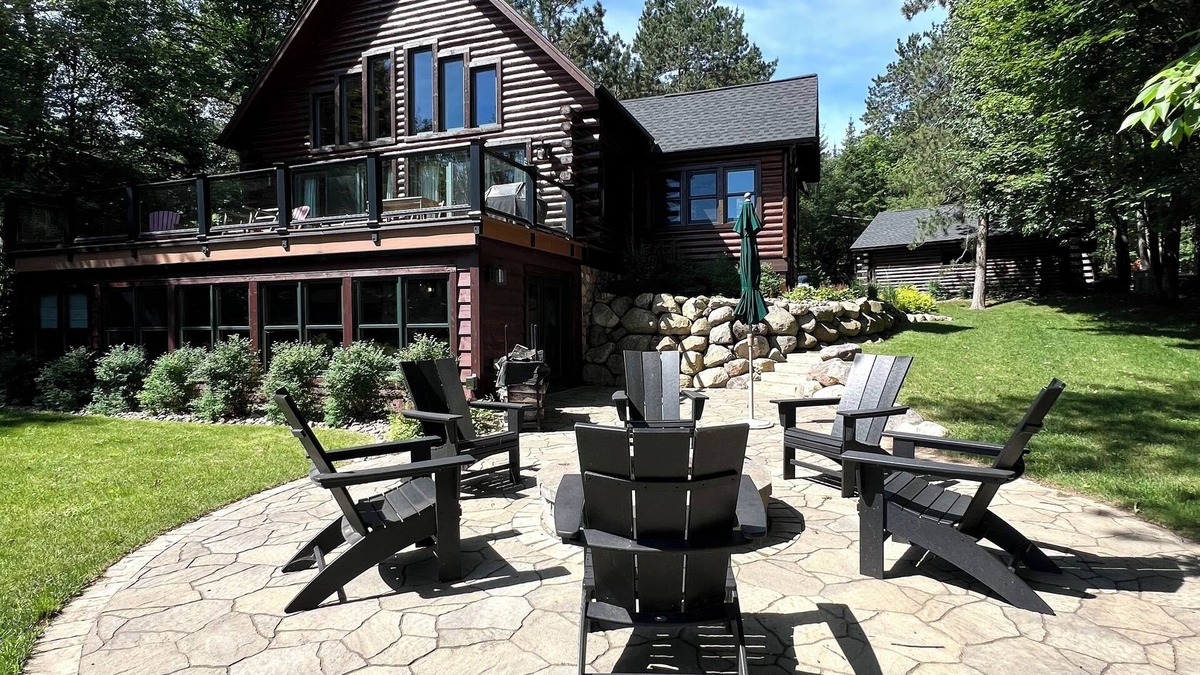 Manitowish Waters Cabin | MW Chain Retreat! EXTRA Outdoor Space!