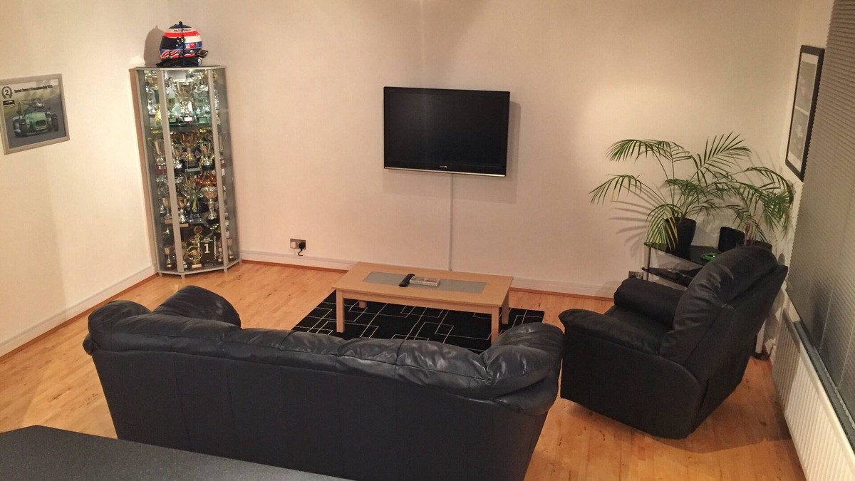 Walton-on-Thames Apartment | My clean one bedroom apartment in beautiful Surrey!